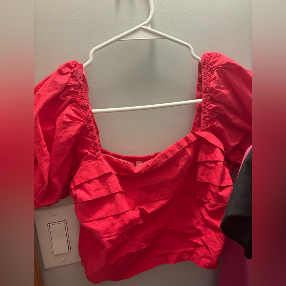Hot pink puff sleeve crop top